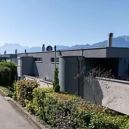 Spacious 3-bedroom In By Guestlee Montreux