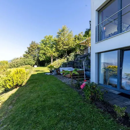Spacious 3-bedroom In By Guestlee Villa