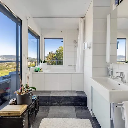 Villa Spacious 3-bedroom In By Guestlee