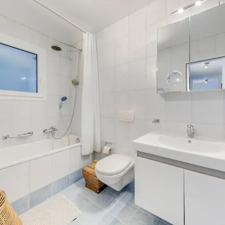 Spacious 3-bedroom In By Guestlee Villa Montreux