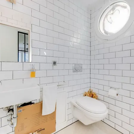 Spacious 3-bedroom In By Guestlee Montreux