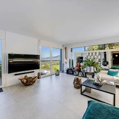 Spacious 3-bedroom In By Guestlee Montreux