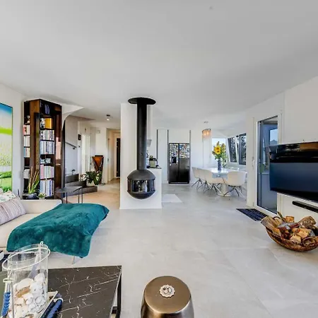 Spacious 3-bedroom In By Guestlee Villa Montrö