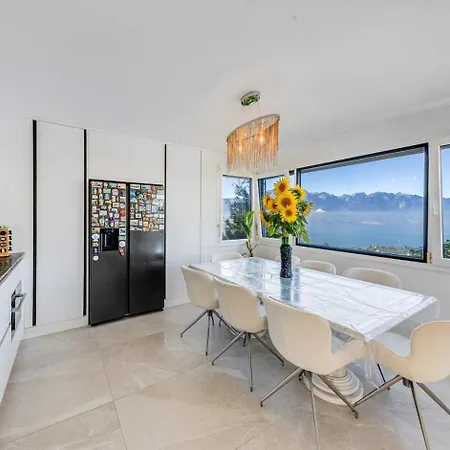Spacious 3-bedroom In By Guestlee *